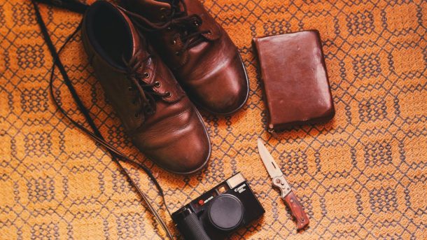 Illustrasi Tas Pouch Kulit